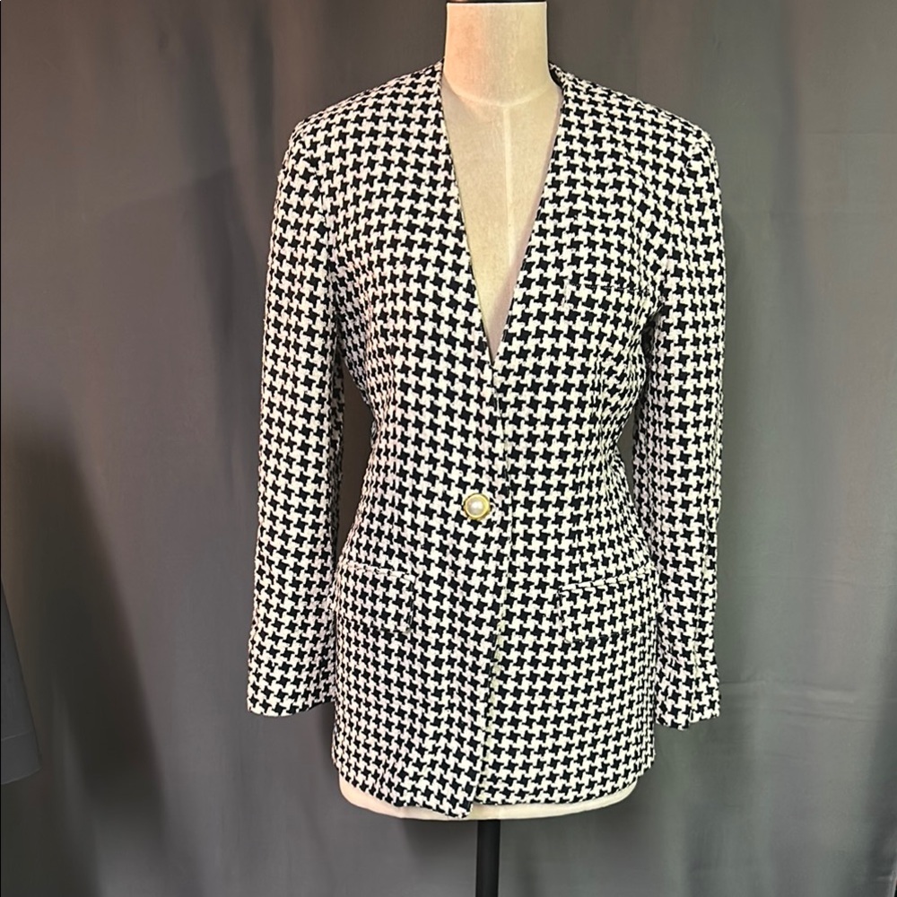 Vintage Anne Klein II  black and white houndstooth jacket size 4